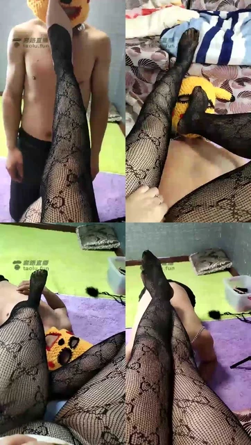 【微笑S】调教黑丝脚下贱狗